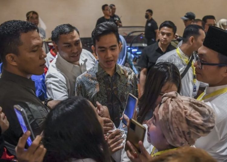 Gibran Enggan Beberkan Isi Pertemuan Prabowo dan Surya Paloh – Warga Berita