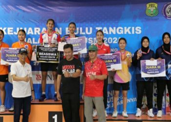 Dhimas dan Jovanka juara tunggal kelompok SMA Piala Rektor USM