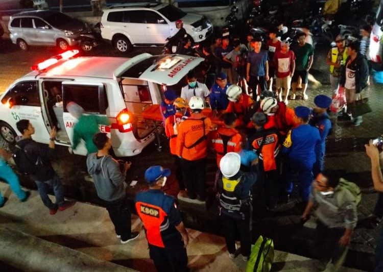SAR Semarang evakuasi warga AS penumpang kapal pesiar terserang stroke