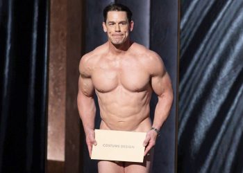 Alasan John Cena Bugil di Panggung Oscar 2024