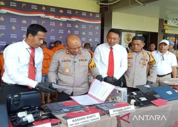 Polres Batang ungkap kasus pencurian barang elektronik di 11 sekolah