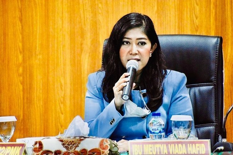 Meutya Minta TNI Bertanggung Jawab Atas Kerugian Ledakan Gudang Amunisi
