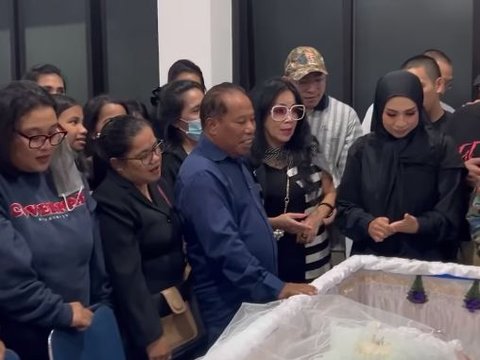 Adik Melly Goeslaw Meninggal Dunia 1 Adik Melly Goeslaw Meninggal Dunia