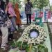 Peringati Dies Natalis ke-48, FIB UNS Ziarah ke Makam Dekan Terdahulu – Universitas Sebelas Maret