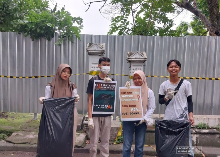 Peringati Hari Peduli Sampah Nasional, KSE UNS Gelar Gerakan Pungut Sampah – Universitas Sebelas Maret 1 Peringati Hari Peduli Sampah Nasional, KSE UNS Gelar Gerakan Pungut Sampah – Universitas Sebelas Maret