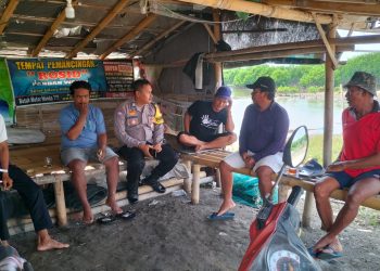 Sambangi Kampung Nelayan, Bripka Hermin Rangkul Warga Ikut Jaga Kamtibmas