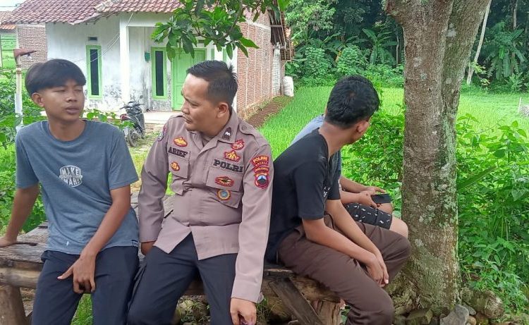 CEGAH KENAKALAN REMAJA, KANIT BINMAS POLSEK PAGUYANGAN BERIKAN IMBAUAN KAMTIBMAS KEPADA REMAJA