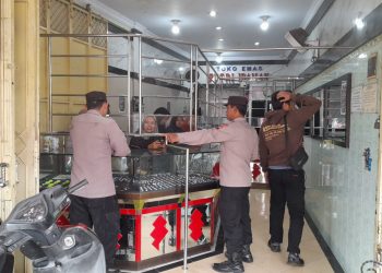 Antsipasi Kejahatan Curat, Polsek Banjarharjo Sambangi Toko Emas Di Bulan Ramadhan