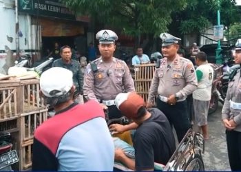 Sambangi Pasar Ayam Klampok, Satlantas Polres Brebes Sosialisasaikan Operasi Keselamatan Lalulintas