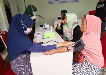 Pemeriksaan Kesehatan Gratis dan Bakti Sosial Ramadhan Kolaborasi Klinik Rawat Inap Unimus dengan Yayasan Fatwa Kehidupan Semarang