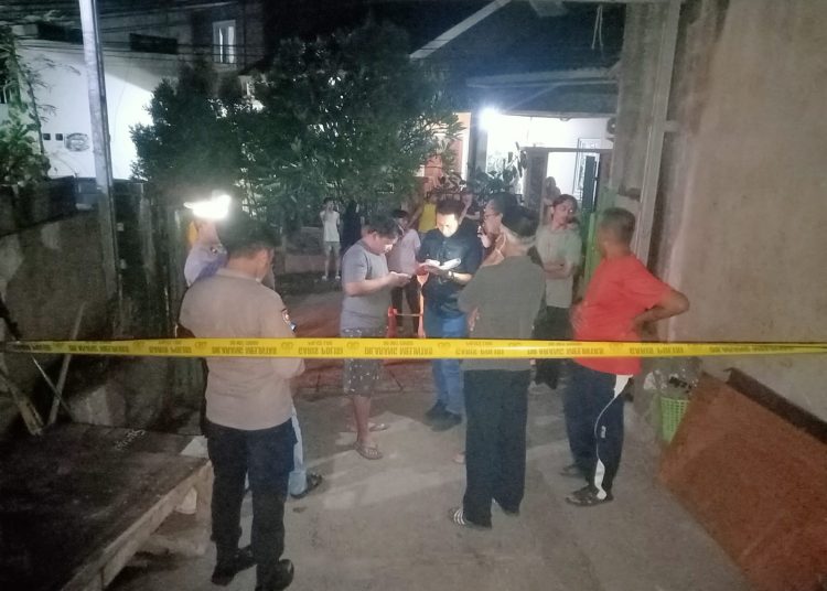 Mayat Pria dengan Kondisi Luka Ditemukan di Rumah Kosong Ciracas – Warga Berita 1 Mayat Pria dengan Kondisi Luka Ditemukan di Rumah Kosong Ciracas – Warga Berita