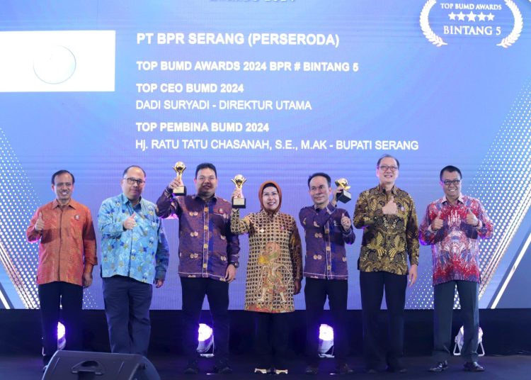 Bupati Serang Kembali Raih Penghargaan BUMD Award 2024 – Warga Berita