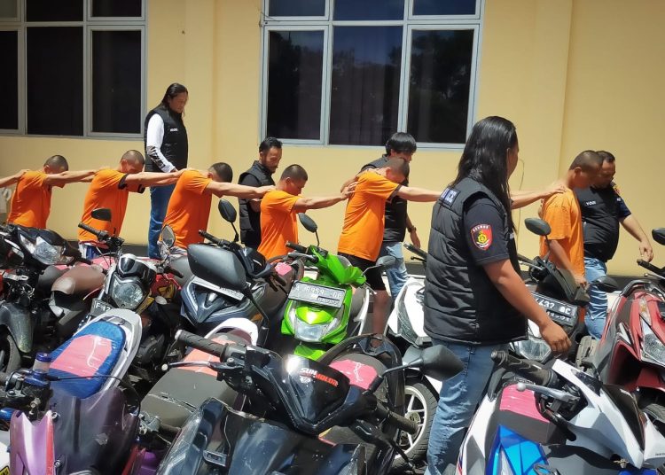 Kepergok Warga, Maling Motor di Cilograng Babak Belur – Warga Berita