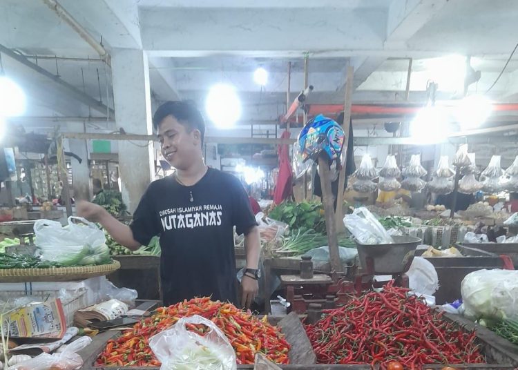 Masuki 14 Hari Ramadan, Harga Cabai Terjun Bebas – Warga Berita