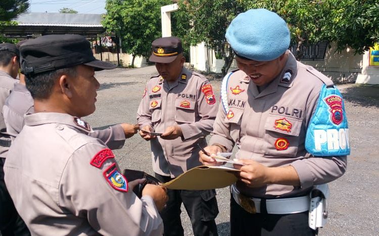 Siwas Dan Sie Propam Polres Brebes Gelar Pengawasan Publik Dan Pemeriksaan Operasi Gaktibplin Personil Di Mako Polsek Tanjung