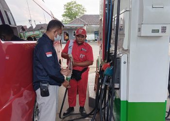Satreskrim Kembali Lakukan Pengecakan Nozzle BBM di 2 SPBU di Brebes