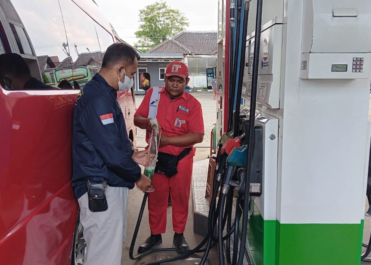 Satreskrim Kembali Lakukan Pengecakan Nozzle BBM di 2 SPBU di Brebes