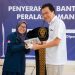 Undip Gandeng Bank Mandiri Bagikan 1800 Paket Peralatan Mandi untuk Mahasiswa