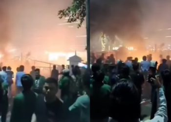Mahasiswa Demo di Gedung Sate Memanas, Nyalakan Flare dan Petasan