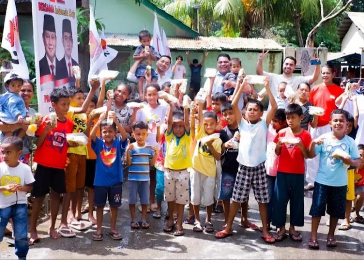 Lauknya Dibungkus untuk Keluarga di Rumah – Warga Berita