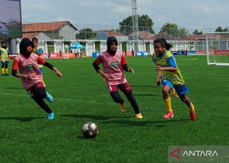 1.712 siswi SD/MI di Keresidenan Pati ikuti kompetisi sepak bola putri 1 1.712 siswi SD/MI di Keresidenan Pati ikuti kompetisi sepak bola putri