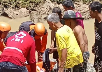 Tercebur di Sungai Oya, Gunungkidul, Bocah Ini Hilang dan Baru Ditemukan Tim SAR 500 Meter dari Titik Tenggelamnya » Warga Berita