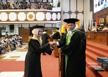 KGPAA Mangkunegara X Hadiri Wisuda Periode IV Tahun 2024 UNS – Universitas Sebelas Maret