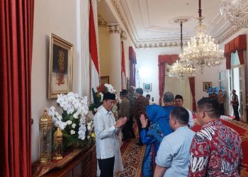 Open House Presiden Jokowi di Istana Sempat Ricuh, Masyarakat Sampai Gulingkan Meja » Warga Berita