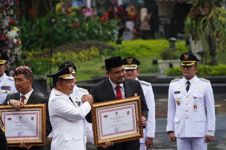 Ternyata Gibran Tidak Mendapat Penghargaan Satyalancana, Namanya Hilang Dari Daftar dan Tidak Hadir » Warga Berita 1 Ternyata Gibran Tidak Mendapat Penghargaan Satyalancana, Namanya Hilang Dari Daftar dan Tidak Hadir » Warga Berita