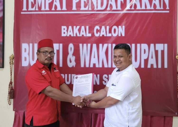 Andika Hazrumy Ambil Formulir Bakal Calon Bupati Serang di PDI Perjuangan – Warga Berita