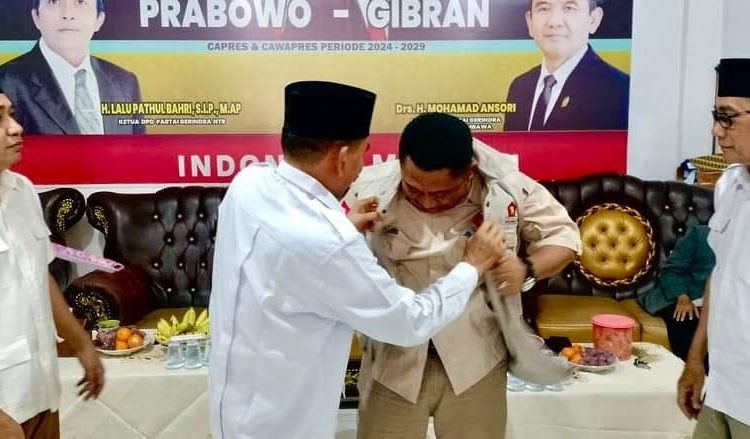 Mantan Politisi PDIP Resmi Jadi Kader Gerindra – Warga Berita