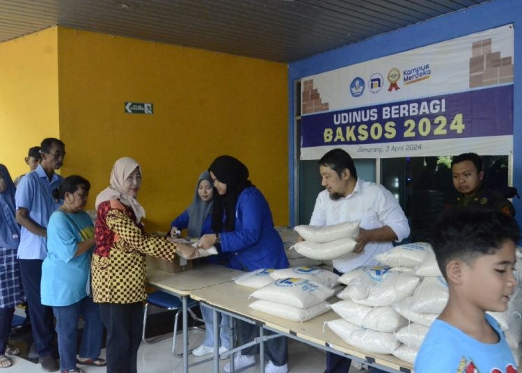 1000 Ton Beras Dibagikan Udinus Untuk Warga Semarang