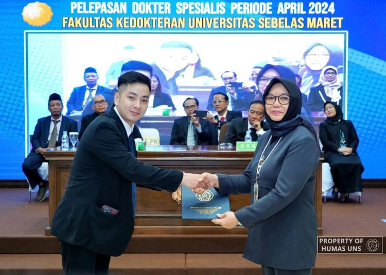 FK UNS Melepas 5 Dokter Spesialis Baru Periode April 2024 – Universitas Sebelas Maret 1 FK UNS Melepas 5 Dokter Spesialis Baru Periode April 2024 – Universitas Sebelas Maret