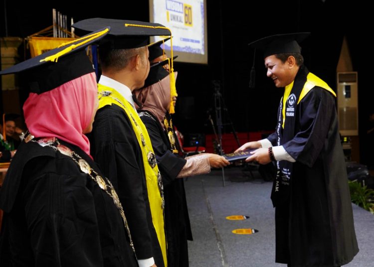 Wali Kota Aaf Beserta Istri Tuntaskan Pendidikan Magister