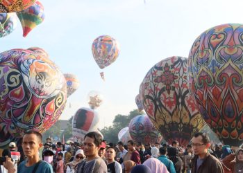 Ribuan Pengunjung Meriahkan Pekalongan Festival Ballon