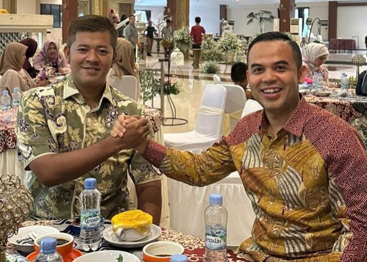 Jabat Tangan Dede Rohana-Endang Efendi, Sinyal Kuat Pilkada Cilegon 2024? – Warga Berita 1 Jabat Tangan Dede Rohana-Endang Efendi, Sinyal Kuat Pilkada Cilegon 2024? – Warga Berita