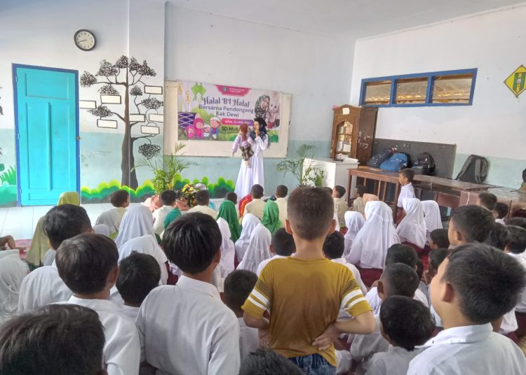 Terima Kunjungan TK ABA, SD Muhammadiyah Tangkil Tengah Pekalongan Hadirkan Pendongeng