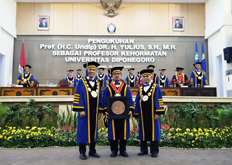 UNDIP Anugerahi Gelar Profesor Kehormatan Ketua Muda Tata Usaha Negara MA RI