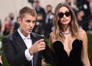Tepis Isu Cerai, Justin Bieber Tampil Mesra Bersama Istri