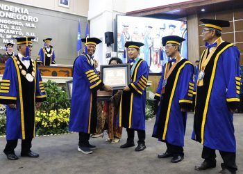 Purna Adi Cendekia Wujud Penghargaan UNDIP Bagi Guru Besar