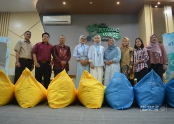 Wardah Goes to Campus Penyerahan Bean Bag Wardah untuk UPT Perpustakaan UNS – Universitas Sebelas Maret