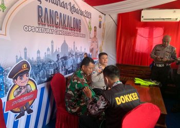 Pastikan Kesehatan Operasi Ketupat Candi, Si Dokkes Polres Brebes Cek Kesehatan Petugas