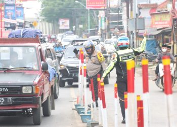 Atasi Kemacetan Di Jalur Tengah, Kapolres Brebes Turun Langsung Atur Lalu lintas dan Pimpin Rekayasa Arus