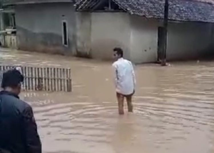 Sungai Cijoro dan Cilaki Meluap, 158 Rumah Terendam – Warga Berita