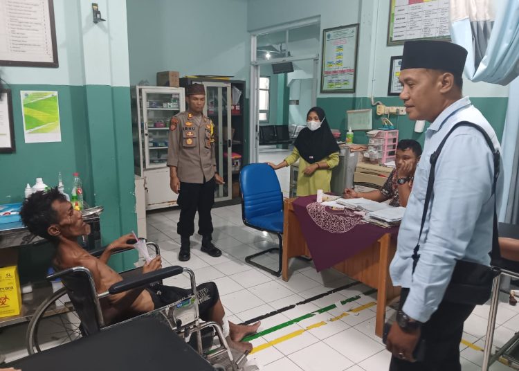 Quick Respons Polsek Bulakamba Bantu ODGJ Yang Tertabrak Kendaraan Di Jalan Pantura 1 Quick Respons Polsek Bulakamba Bantu ODGJ Yang Tertabrak Kendaraan Di Jalan Pantura