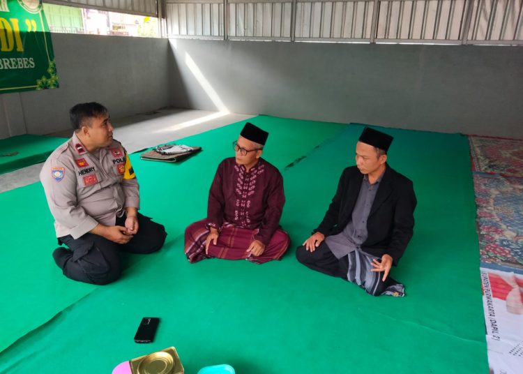 Bhabkamtibmas Polsek Kersana sambang kamtibmas ke Tokoh Agama