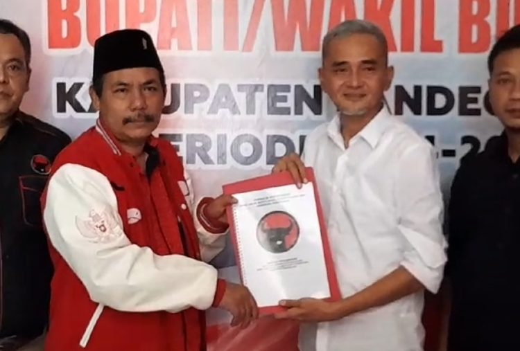 Pilkada Kabupaten Pandeglang, Dua Politisi Ambil Formulir Pendaftaran di DPC PDI Perjuangan – Warga Berita