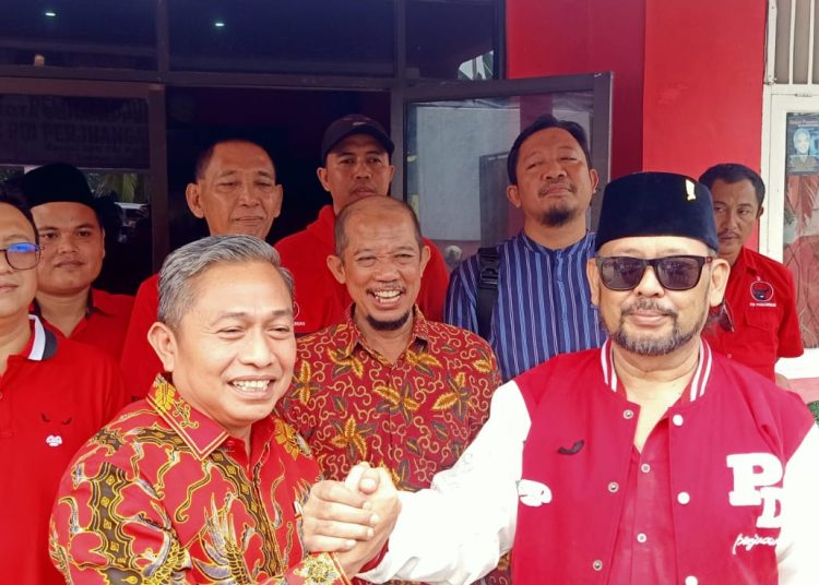 Hari Terakhir Penjaringan, Ratu Ria dan Subadri Daftar ke PDIP Kota Serang – Warga Berita