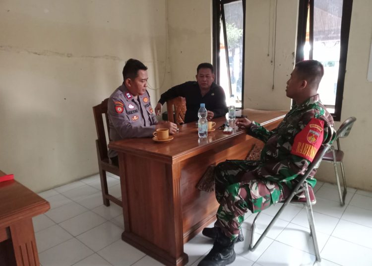 Sinegitas TNI-Polri, Kanit Samapta polsek Jatibarang Laksanakan Sambang Bersama Babinsa