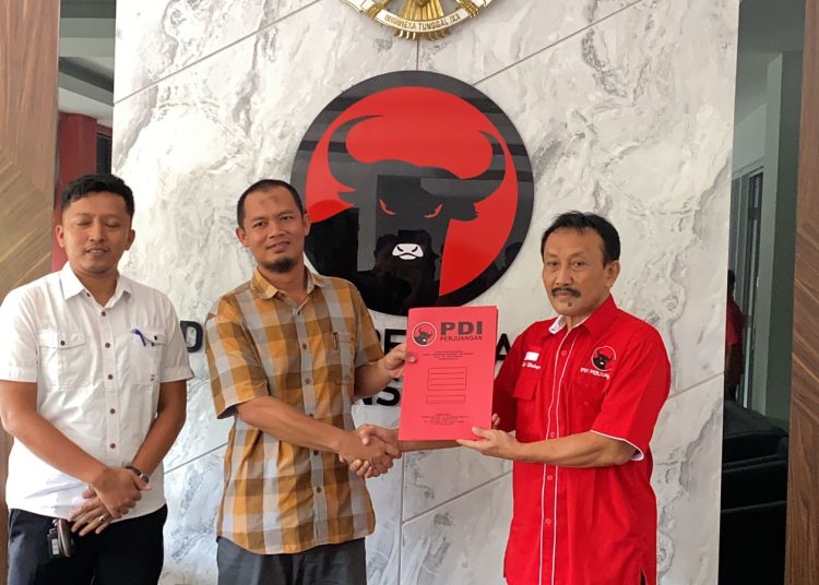 Mantan Bupati Pandeglang Ikut Penjaringan Bakal Calon Gubernur Banten ke PDI Perjuangan – Warga Berita